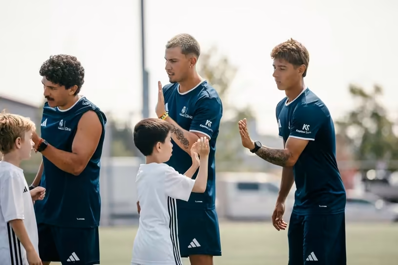 Young players training with Fundación Real Madrid coaches