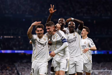 Jugadores del Real Madrid celebrando juntos