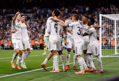 Jugadores del Real Madrid juntos en la cancha